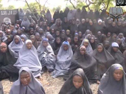 Chính phủ Nigeria đang chịu nhiều sức ép do chưa giải cứu được các nữ sinh bị bắt cóc Ảnh: REUTERS