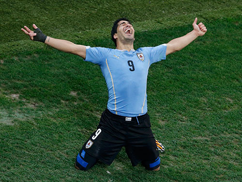 Suarez là người hùng của Uruguay và ác mộng với đội Anh rạng sáng 20-6  Ảnh: REUTERS