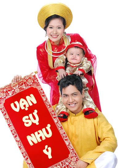 
	Thanh Thúy hạnh phúc bên chồng con