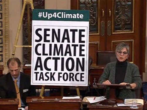 Thượng nghị sĩ Barbara Boxer phát biểu tại phiên họp xuyên đêm 
về biến đổi khí hậu Ảnh: REUTERS