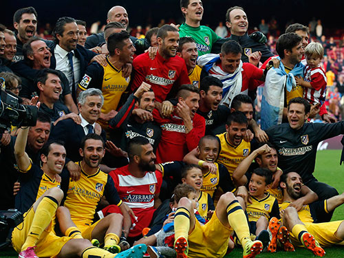 Các thành viên Atletico Madrid sau chức vô địch La Liga đầu tiên kể từ năm 1996, mùa bóng ông Simeone còn thi đấu   Ảnh: REUTERS