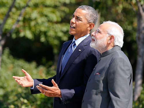 Tổng thống Mỹ Barack Obama (trái) và Thủ tướng Ấn Độ Narendra Modi gặp nhau hôm 30-9 Ảnh: REUTERS
