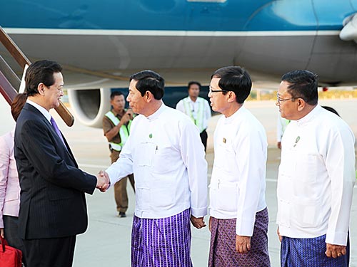 Lễ đón Thủ tướng Nguyễn Tấn Dũng tại sân bay Quốc tế Nay Pyi Taw - Myanmar Ảnh: TTXVN