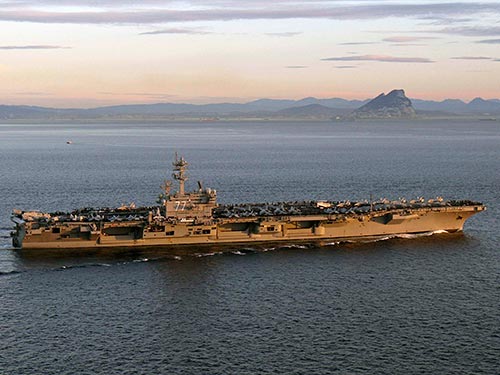 Mỹ điều động tàu sân bay USS George H. W. Bush đến vùng Vịnh Ảnh: Reuters