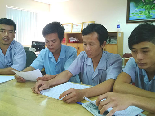 Các công nhân Công ty TNHH Carimax Sài Gòn đến Báo Người Lao Động nhờ can thiệp bảo vệ quyền lợi