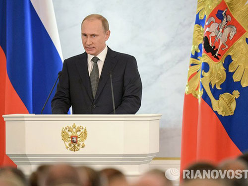 Tổng thống Nga Vladimir Putin đọc thông điệp liên bang ngày 4-12 Ảnh: RIA NOVOSTI