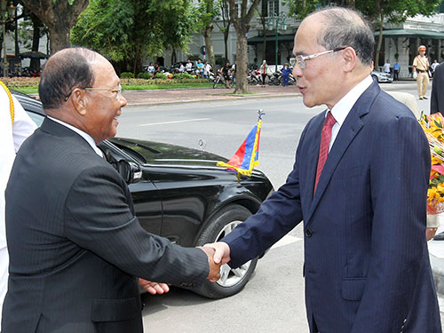 Chủ tịch Quốc hội Nguyễn Sinh H&ugrave;ng tiếp đ&oacute;n Chủ tịch Quốc hội Vương quốc Campuchia  Ảnh: TTXVN