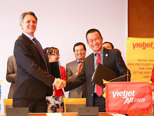 Đại diện Vietjet Air và CFM ký hợp đồng bảo dưỡng động cơ