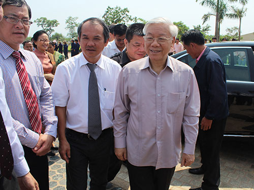 Tổng Bí thư Nguyễn Phú Trọng gặp gỡ doanh nghiệp Việt Nam đầu tư tại Lào