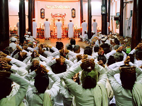 Các chức sắc Hồi giáo tổ chức khai lễ Ramưwan tại thánh đường và ở hẳn tại đây suốt 1 tháng để cầu kinh và chay tịnh
