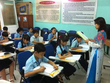 Những học sinh lớp 2 làm các công việc ngoài học tập ở nhà có thành tích cao hơn trong môn tiếng Việt.