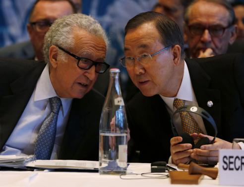 Tổng thư ký Liên Hiệp Quốc Ban Ki-moon (phải) và đặc phái viên Lakhdar Brahimi. Ảnh: Reuters