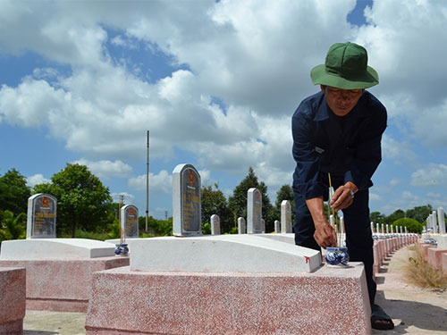 70 bộ hài cốt được cho là của liệt sĩ do “cậu Thủy” tìm thấy được quy tập về Nghĩa trang Liệt sĩ tỉnh Đắk Lắk