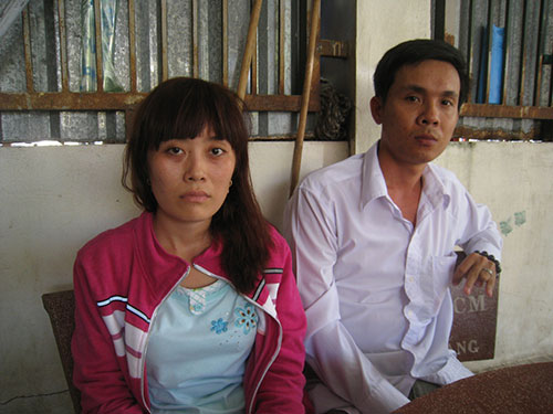 Vợ chồng chị Phiếm trình bày sự việc bị giám đốc đánh và giam lỏng