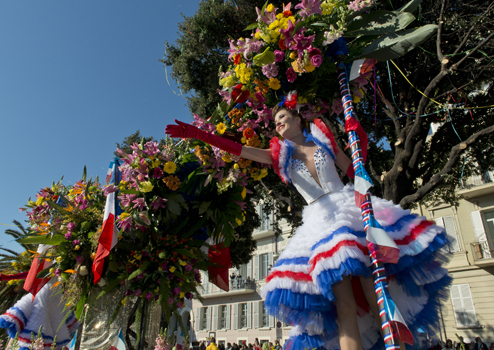 Diễu hành trong Festival Mimosa miền Nam Pháp