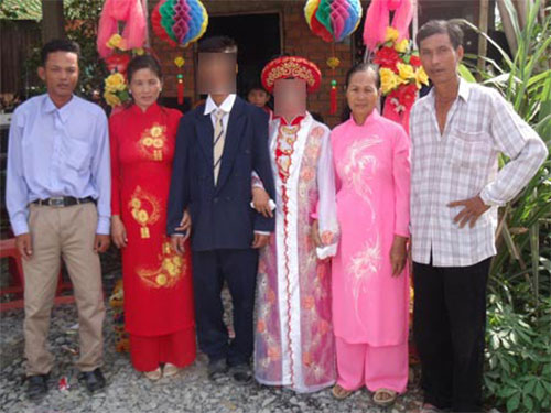 Một đám cưới ở Long An mà chú rể mới 14 tuổi, cô dâu 17 tuổi  Ảnh: Nguyên HẢI