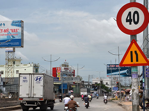 Sắp tới, toàn bộ biển giới hạn tốc độ trong cả nước sẽ được sắp xếp lại theo hướng có lợi cho người tham gia giao thông
Ảnh: Tấn Thạnh