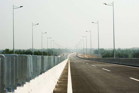
	Đoạn đường Vành đai 2 - Long Thành - Dầu Giây được thiết kế với vận tốc 120 km/h. Quy mô mặt cắt ngang giai đoạn 1 là 4 làn xe, chiều rộng nền đường 27,5 m, trong đó phần mặt đường rộng 15 m, 2 làn dừng xe khẩn cấp rộng 6 m/làn xe