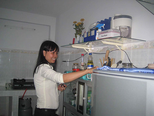 Chị Lã Thị Hiền trong nhà lưu trú của Công ty Hoa Mai