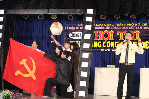 Phần thi thuyết trình xuất sắc của thí sinh Nguyễn Việt Quang tại hội thi “Vinh quang Công đoàn Việt Nam” cấp thành phố