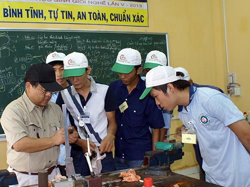 Sinh viên trường nghề có nhiều cơ hội việc làm trước xu hướng tuyển lao động kỹ thuật trình độ của 
doanh nghiệp. (Ảnh chụp tại Trường CĐ Nghề TP HCM)