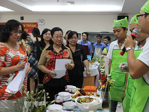 Nam CNVC-LĐ dự hội thi nấu ăn “Bến đỗ yêu thương” do CĐ Tổng Công ty Văn hóa Sài Gòn 
tổ chức