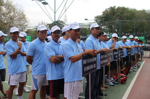 Các vận động viên tham gia giải quần vợt 
Tổng Công ty Xây dựng Sài Gòn
