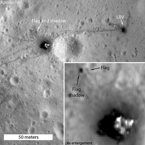 Hình ảnh từ camera của tàu LRO cho thấy lá cờ của Apollo 16 vẫn còn tồn tại với chiếc bóng đổ của nó.