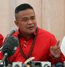 Thủ lĩnh phe áo đỏ Jatuporn Prompan. Ảnh: Bangkok Post