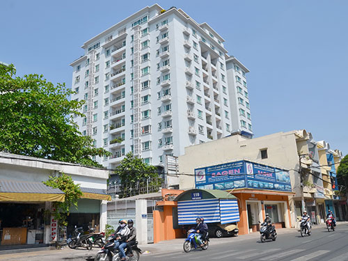 Cao ốc Phú Nhuận, một trong những “chung cư cao cấp” ở TP HCM Ảnh: TẤN THẠNH