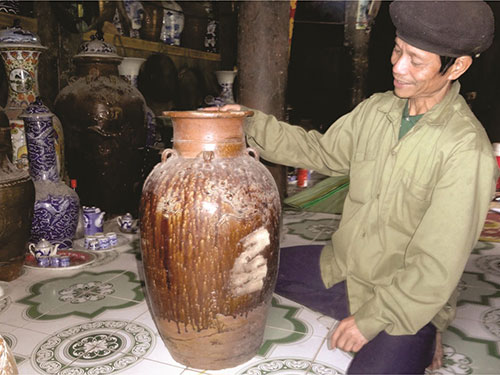 Ông Linh và chiếc chum cổ, từng được người gạ mua 150 triệu đồng Ông Linh và chiếc chum cổ, từng được người gạ mua 150 triệu đồng