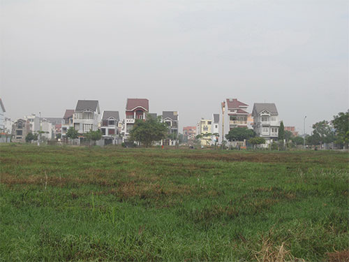 Khu dân cư Khang Điền, phường Phước Long B, quận 9, TP HCM dù đã hoàn thiện hạ tầng kỹ thuật từ năm 2005 nhưng đến nay, nhà ở vẫn chưa lấp được quá nửa