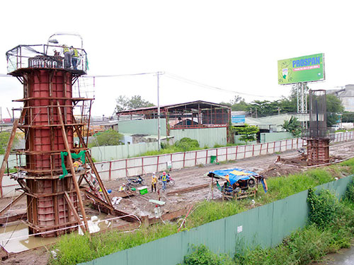 Thi công tuyến metro số 1Ảnh: HOÀNG TRIỀU