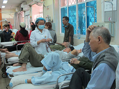 Bệnh nhân cấp cứu tại Bệnh viện Bạch Mai tăng mạnh do thời tiết khắc nghiệt