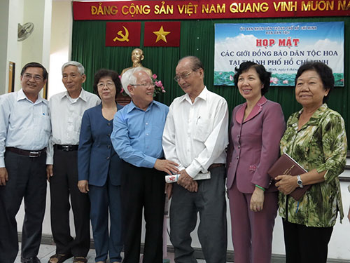 Chủ tịch UBND TP HCM Lê Hoàng Quân thăm hỏi, động viên đồng bào người Hoa Chủ tịch UBND TP HCM Lê Hoàng Quân thăm hỏi, động viên đồng bào người Hoa