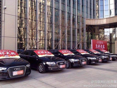10 chiếc Audi của công ty Internet Quảng Châu. Ảnh: Weibo