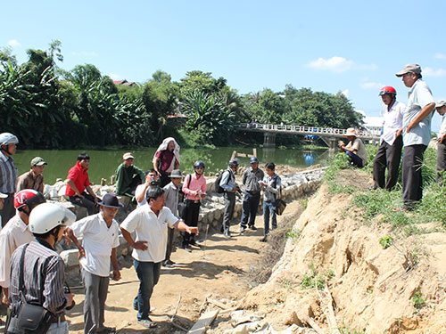 Hiện trường thi công công trình kè chống sạt lở sông Như Ý (tỉnh Thừa Thiên - Huế) - nơi được cho là đã có 23 ngôi mộ bị mất