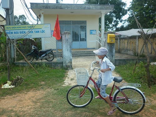 Bưu điện Văn hóa xã Tam Lộc (huyện Phú Ninh) luôn trong tình trạng vắng khách 
Ảnh: TRẦN THƯỜNG