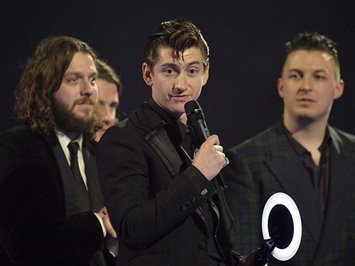 Ban nhạc Artic Monkeys nhận giải Album Anh hay nhất năm tại lễ trao giải BRIT Awards 2014Nguồn: REUTERS