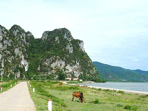 Không chỉ có Phong Nha hay Sơn Đoòng, trong hệ thống núi đá vôi ở phía Tây  tỉnh Quảng Bình vẫn còn rất nhiều hang động đẹp