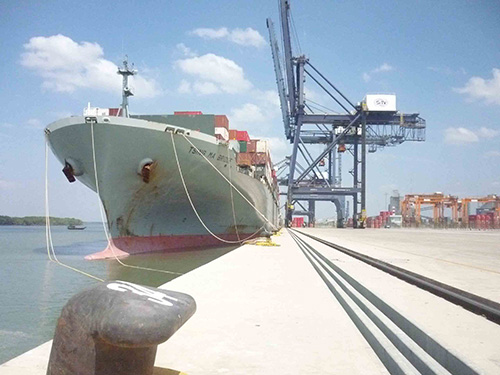 Hiếm hoi có tàu cập bến ở khu vực cảng Cái Mép - Thị Vải để bốc dỡ hàng