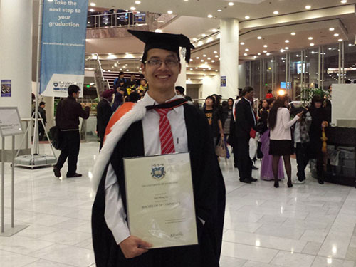 Lê Sơn Phong trong ngày nhận bằng tốt nghiệp Trường ĐH Auckland.  (Ảnh do nhân vật cung cấp)