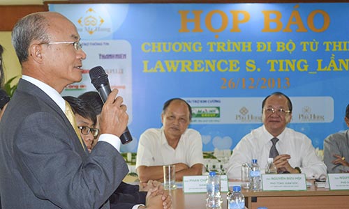 Ông Chen Shen Yaw, Tổng Giám đốc Công ty CP Bảo hiểm Phú Hưng, phát biểu tại buổi họp báo