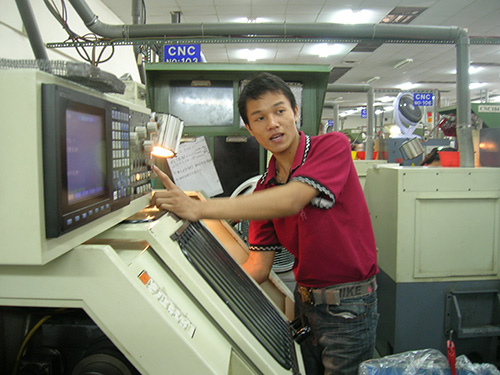 Một người lao động Việt Nam làm việc tại Đài Loan