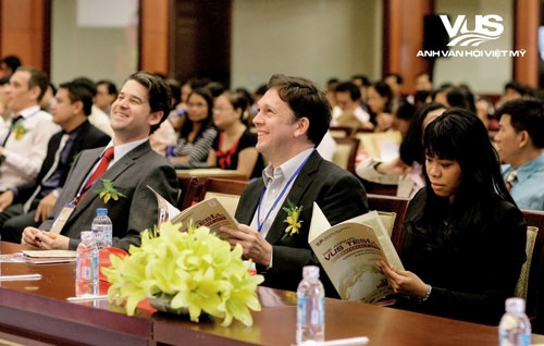 Các giảng viên tiếng Anh tại hội nghị Các giảng viên tiếng Anh tại hội nghị