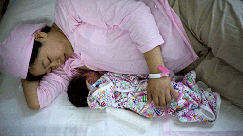 Chính quyền Trung Quốc khuyến khích phụ nữ nên cho con bú Ảnh: AP