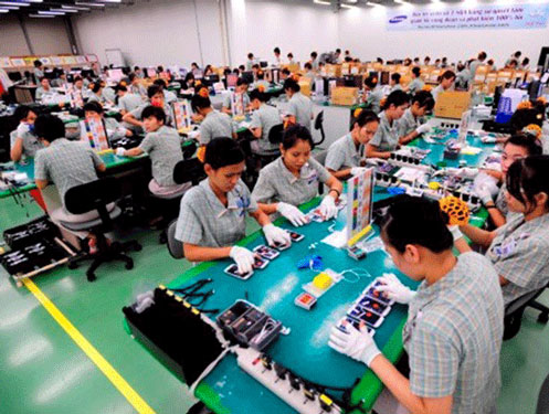 Sản xuất điện thoại di động bán trong nước và xuất khẩu tại nhà máy Samsung Việt Nam. Nguồn: INTERNET