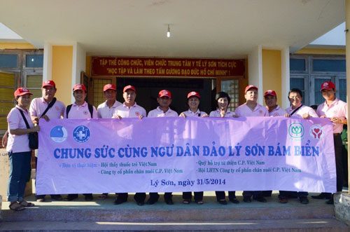Đội tình nguyện viên của Công ty Cổ phần C.P. Việt Nam đến với đảo Lý Sơn