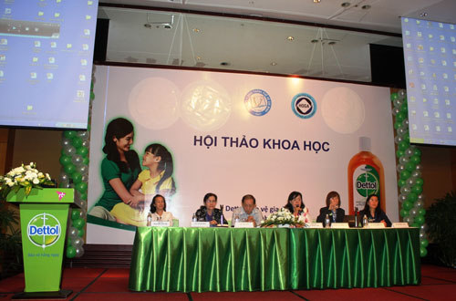 Các đại biểu tham gia hội thảo khoa học “Nhiễm khuẩn và những bệnh lý thường gặp ở bé gái” Các đại biểu tham gia hội thảo khoa học “Nhiễm khuẩn và những bệnh lý thường gặp ở bé gái”