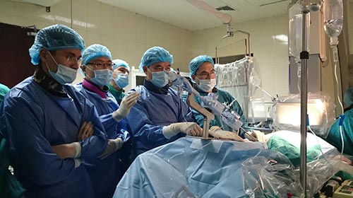 Ca can thiệp sửa van tim hai lá với thiết bị MitraClip lần đầu tiên được thực hiện tại Viện Tim mạch Việt Nam.